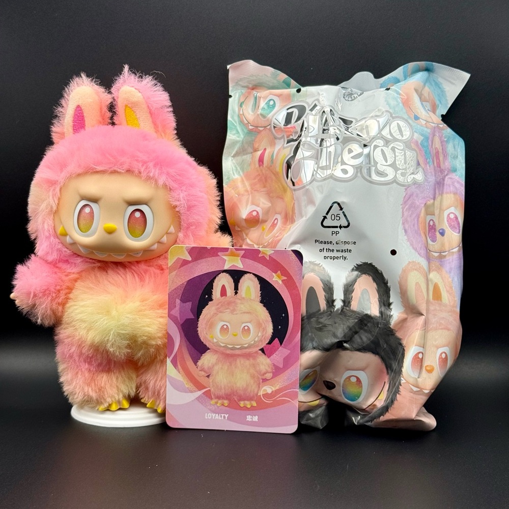 [AUTHENTIC] Popmart THE MONSTERS Labubu Big into Energy Series-LOYALTY - Picture 2 of 7